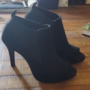 Women Black Cage Heel